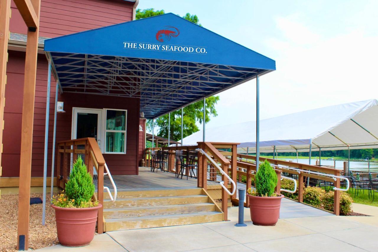 Surry Seafood Company Ξενοδοχείο Εξωτερικό φωτογραφία